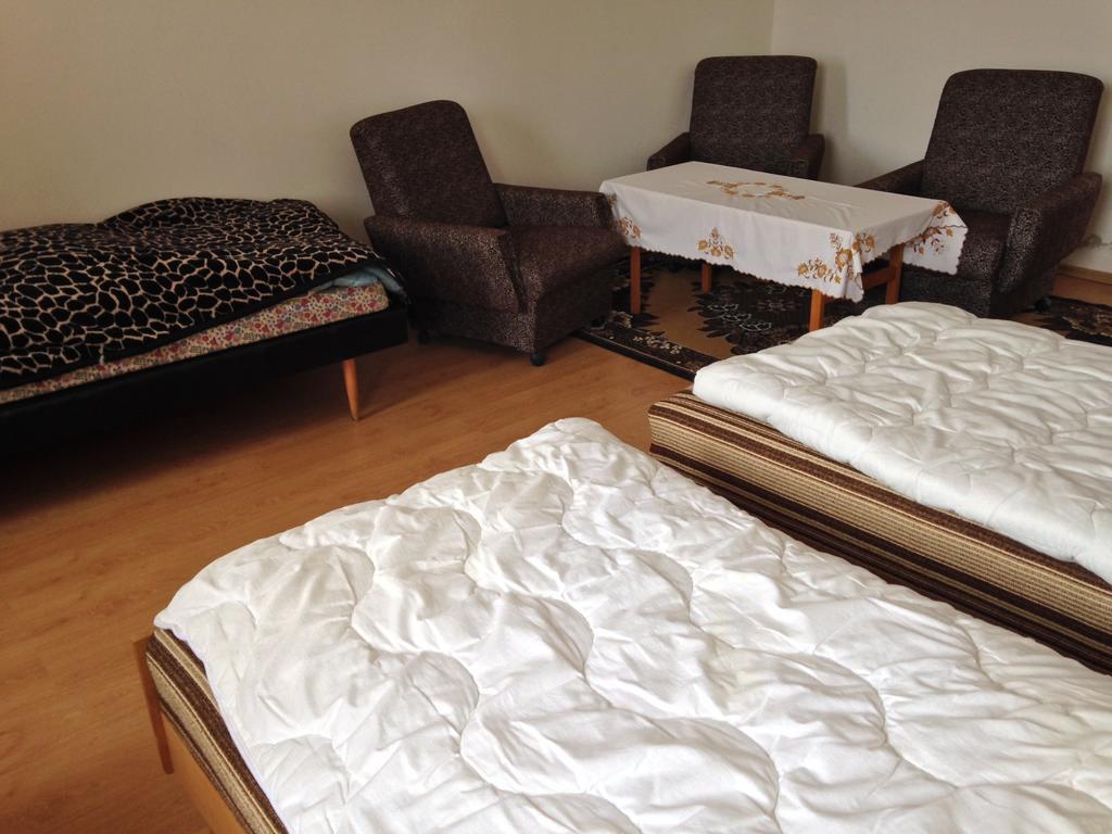 Petra Apartmanok Velem Cameră foto